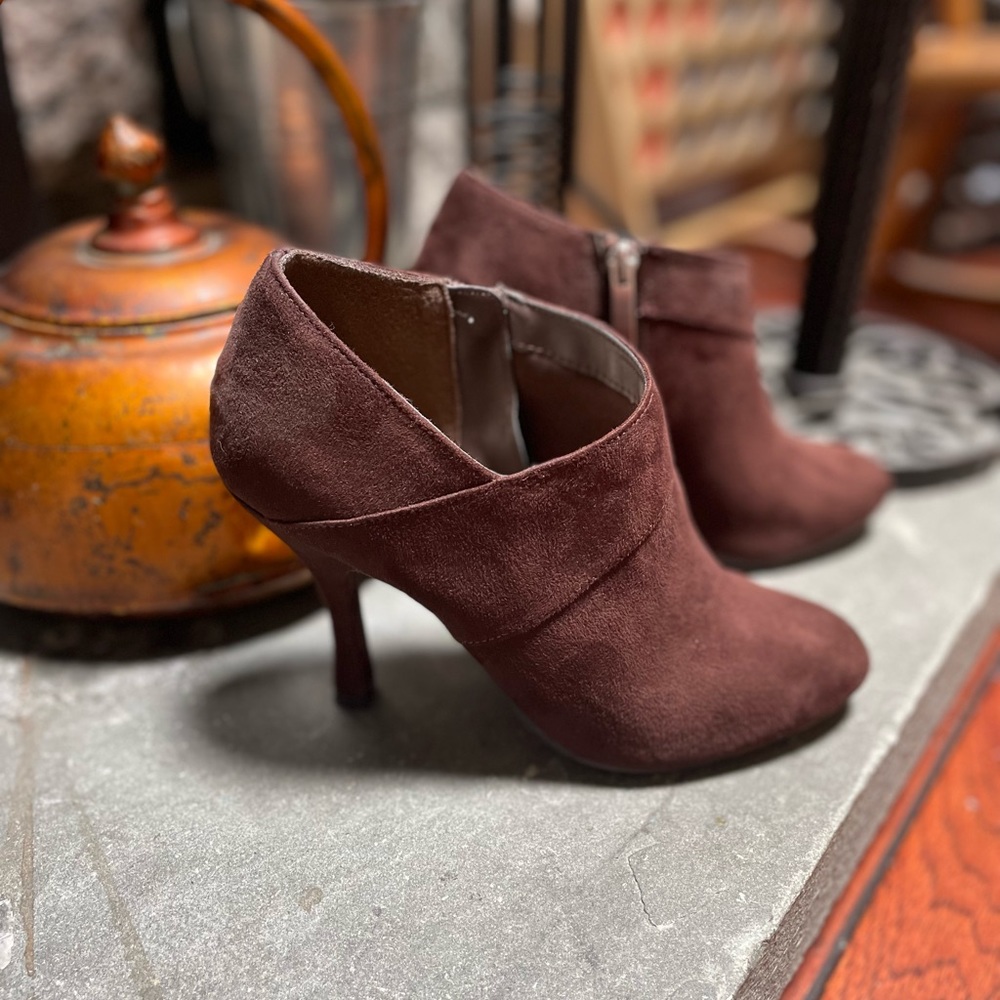X-Appeal brown ankle bootie